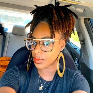 Meet your Posher, Carolyn